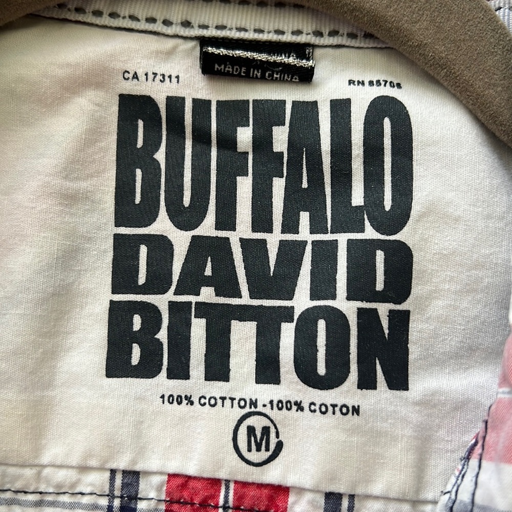 Short sleeve button down with pockets - Picture 5 of 7